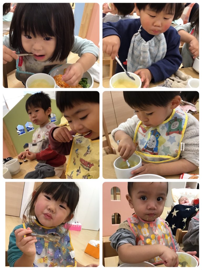 あ給食を食べる園児たち